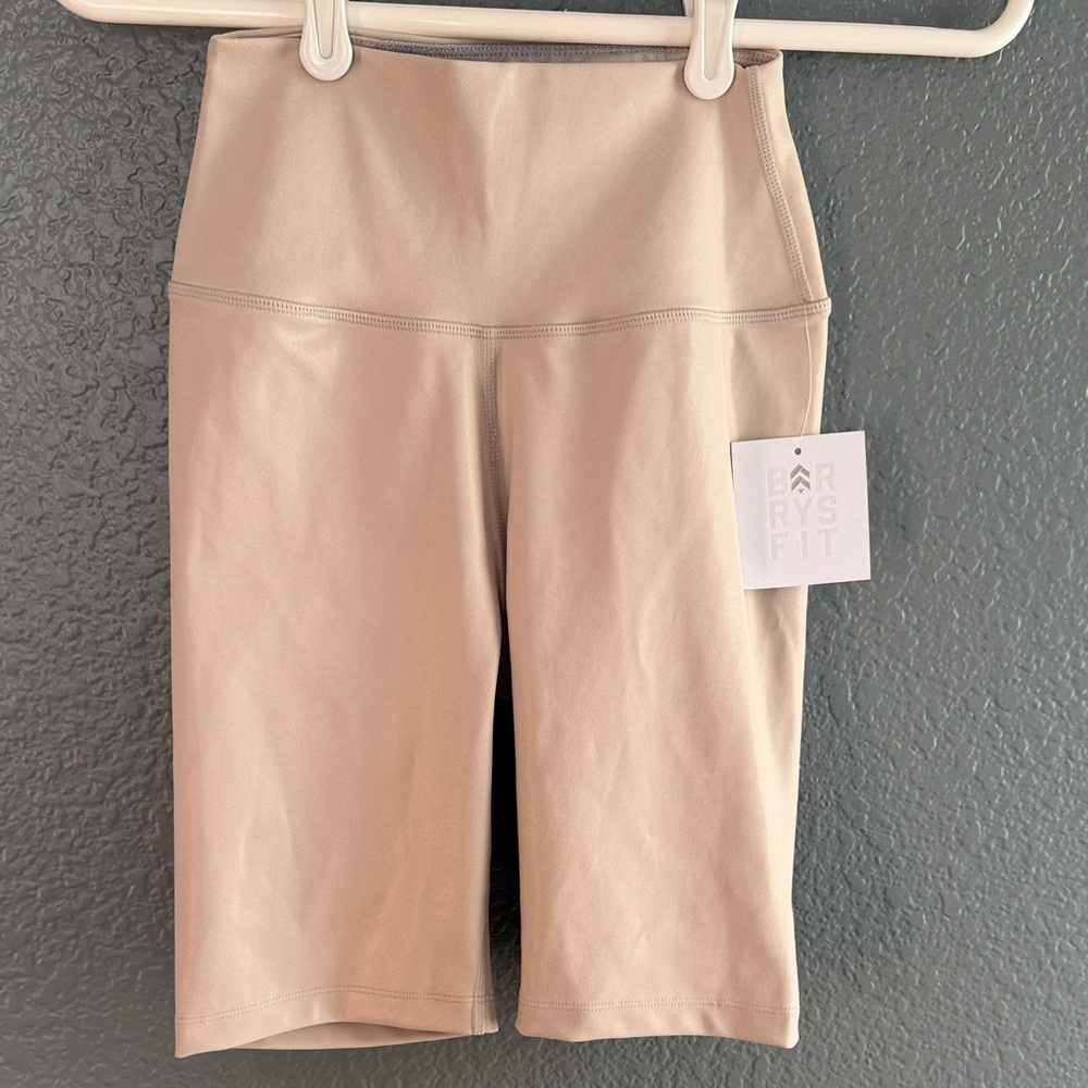 Barry’s Fit Women's Shiny Beige Bike Shorts size small